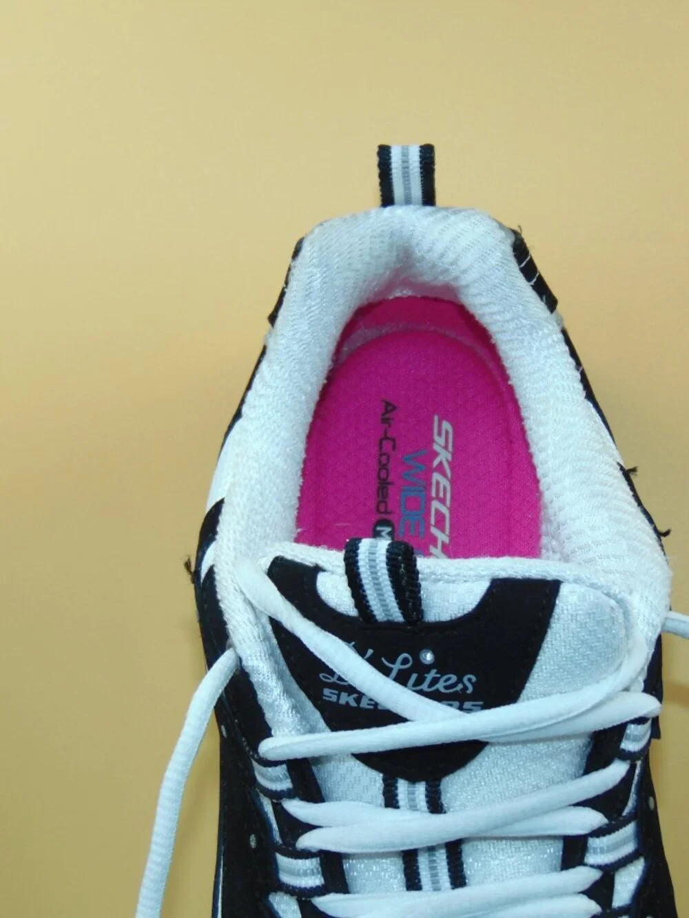 Skechers suede design arch